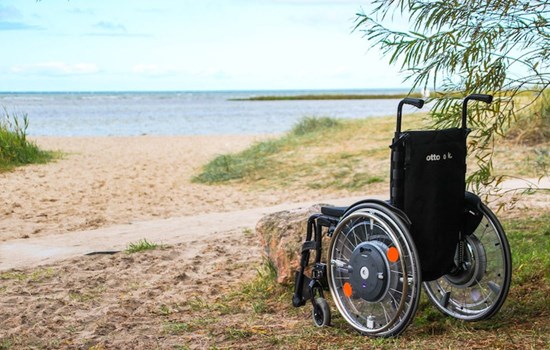 Rollstuhl am Ostseestrand