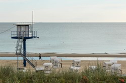Wasserwachtturm am Strand